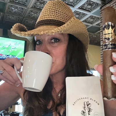 Holly_JoyCigars's profile picture. 💨Cigar Aficionado | Sip curator 🍷Pairing luxury cigars & fine spirits 💌Let’s collaborate -DM me!