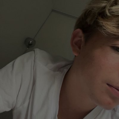 sacha_bnxxx's profile picture. 