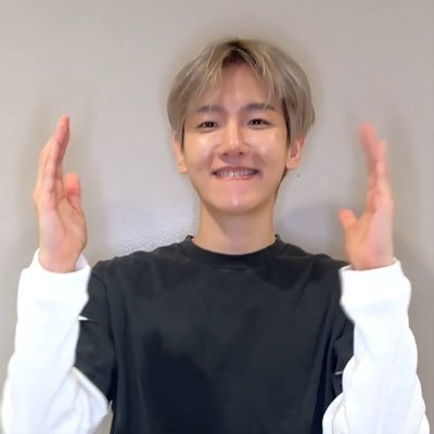 itskinnytay's profile picture. Not a shipper. 50% : fangirling and 50% : whiny