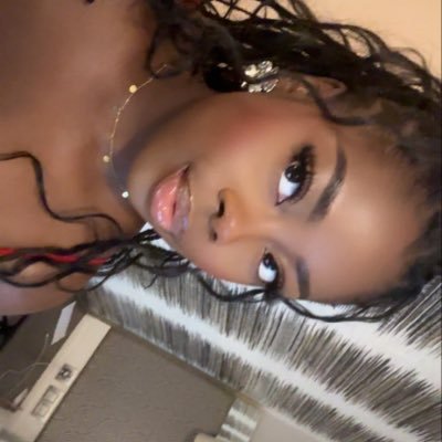 Divine_KN's profile picture. ن Je ferais tomber une pluie de roses - St Thérèse de Lisieux