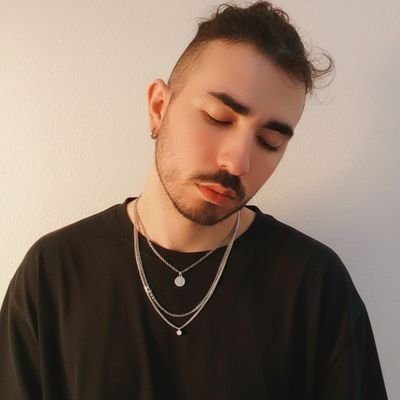 cassmoreira's profile picture. qual é a boa?