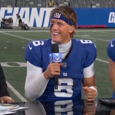 DotsByDart's profile picture. Dart better than hurts • Leafs N Giants