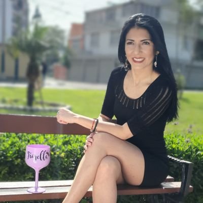 AndradeFio's profile picture. Periodista 💻 📔📱
Mamá por partida doble 👫
Las opiniones son solo mías 💪

📸 Instagram: @andradefio 🤳