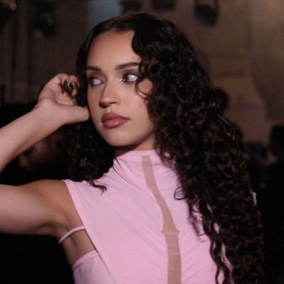 porcelainbcnes's profile picture. 🍉 she/they nonedtwt = blocked