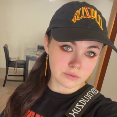 caiti_pari's profile picture. stay alive |-/