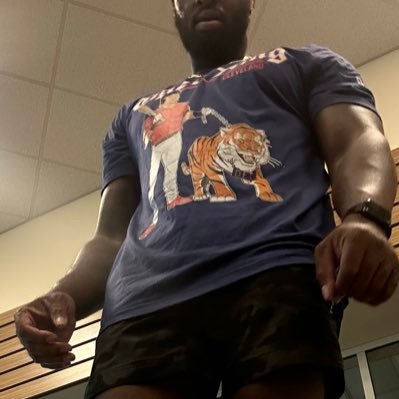 Quillermo216's profile picture. •Basketball Buff• Baseball Buff •Extrovert/Introvert •Son, Father, , Luca father, Leah’s Uncle. Snapchat: KillGill216