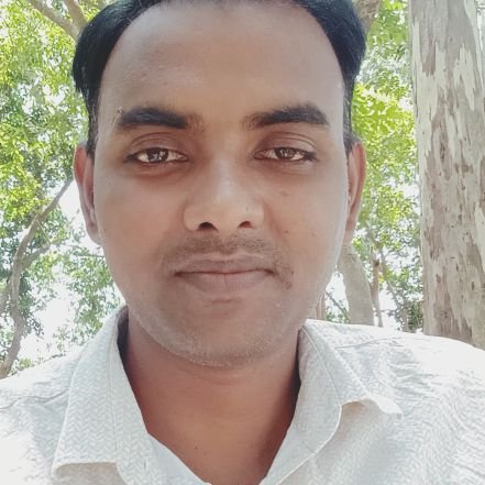 Sabir_Razaa's profile picture. बड़ी उम्मीद है सरकार क़दमों में बुलाएंगे 🥹
करम की जब नज़र होगी मदीने हम भी जाएंगे 🕋 
और जब कभी जाना हुआ हम ग़म के मारों का😭
मकीने गुम्बदे ख़ज़रा को हाले दिल