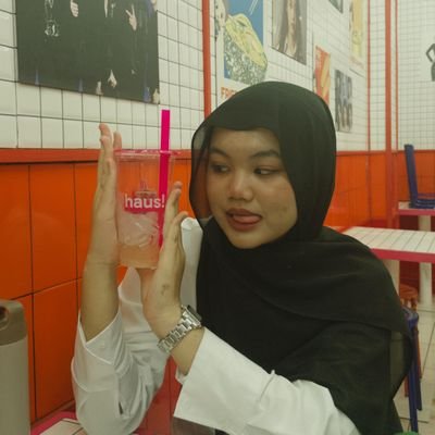 starzzlings's profile picture. iconik!