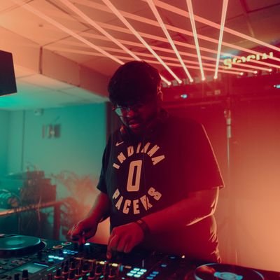 pranavmanie's profile picture. chef @ https://t.co/RoW9VLQOVp + I spin decks as easymanie 🎧. yes, I drop links and the bass. hold, hold, fucking go.
