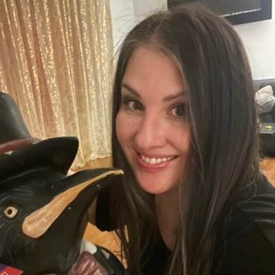 proudhaunches's profile picture. Writer, strategist + disembodied voice. she/her. Signed to Atlas Talent.