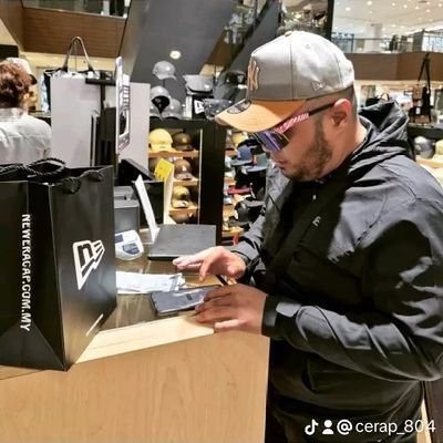 Taweenprayuth's profile picture. anything gone is while, and it's been a while