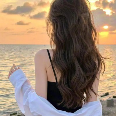 XiaYunshaszs's profile picture. Living in the sunshine you have provided, the fragile longing always deceives the wounded soul, and I have learned to bear it alone.