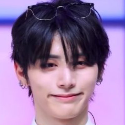 moadoorxdh's profile picture. Look, I don't need balance
리듬에 맛 들려 미간이 씰룩
It's not a challenge
잠꼬대처럼 막 발음을 굴리지, yeah