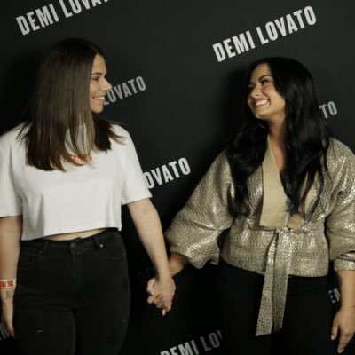 kweenlovato's profile picture. pop girly