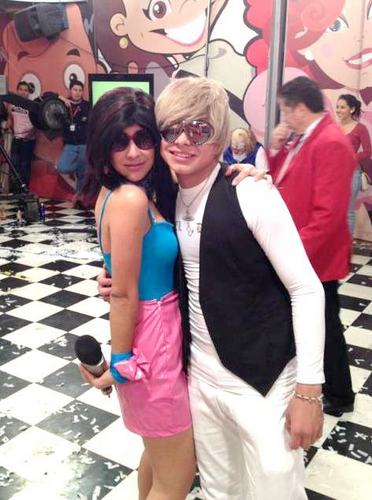 Soy JustinoCastor,vean a mi Carnal @brandon_meza todos los dias en #acabatelo;) & ami novia Shelina Coahuila @LauritaHoo PRIMER TUITER DEDICADO A JUSTINO CASTOR