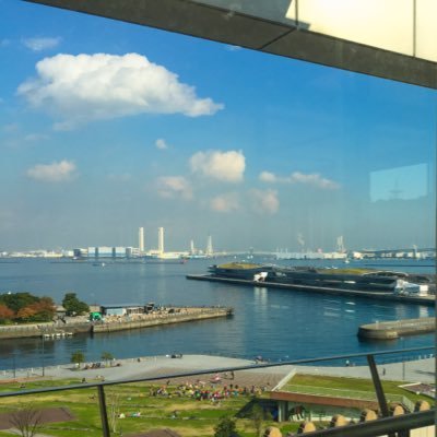 bananaspiral's profile picture. 芸術と社会、『前へ』についてなど気ままに✨Art book collector /Long sleeper /Photographer /Music enthusiast /Law Graduate/Business Mngr/MURFC Supporter 六四天安門✨ #lauver 🇯🇵