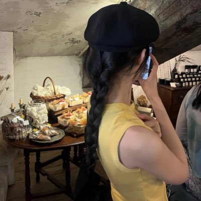 munkayoong's profile picture. The moonlight’s mischief in a velvet dress.