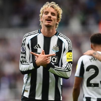 GodwinLeo01's profile picture. ⚡web3 and tech enthusiast 

⚡fashion designer