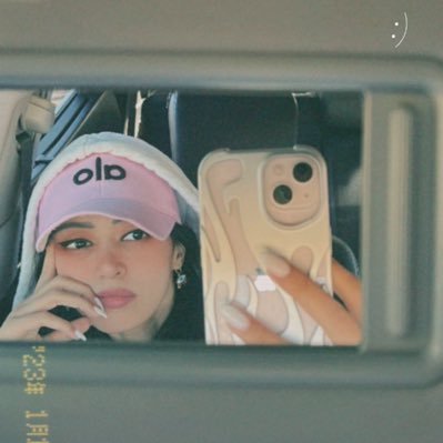 izsana_'s profile picture. connect with me via meow language 🐈‍⬛