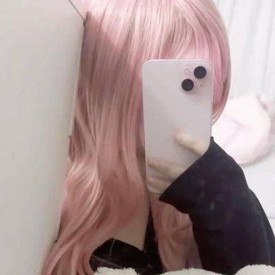 OnTheR0cks's profile picture. she/her | 25 yr | I swing both ways | don’t try to flirt, its cute. But let me focus first. | single