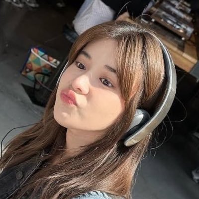 sapphizt's profile picture. this girl loves to yap about women, sapphic films @sapphilms, thai gls, #lmsy, and #lovedesignseries