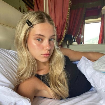 AkcaE77290's profile picture.