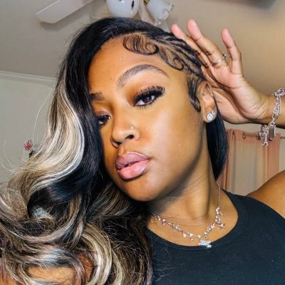 TiaJonae's profile picture. 𝚂𝚘𝚞𝚝𝚑𝚎𝚛𝚗 𝚄𝚗𝚒𝚟.♡ ︎ 𝒦𝑜𝓇𝒾🫶🏽