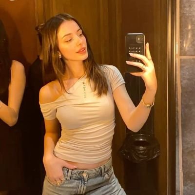 ceydaylg's profile picture. 🥂