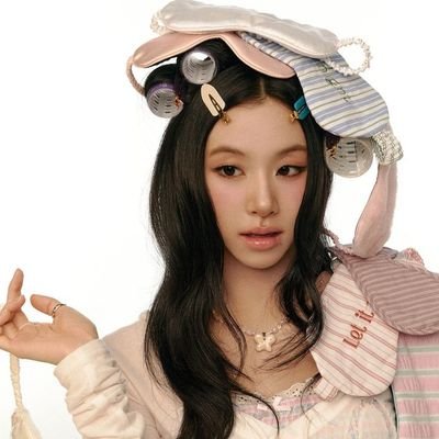 ppalganchae's profile picture. 딸기공주 ౨🍓ৎ — ❛ i make fanmade designs / commissions for #트와이스 #세븐틴 #채영 #민규 & more 🧺 #jnyproofs 🫧