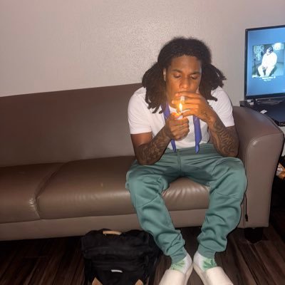 PlayaEatz's profile picture. ONLY TWITTER PAGE!! 5’8 165lbs BBC🍆Rapper🎤Straight!! Follow my insta: @mr.cbfw.ktg Htx📍