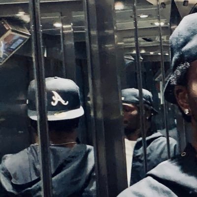 ez3won's profile picture. fp&a/design. connoisseur. boss up or get bossed around