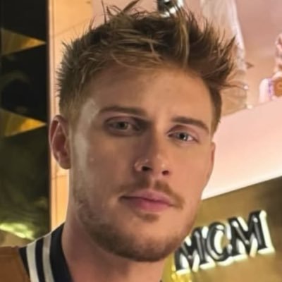 heroinestat's profile picture. 