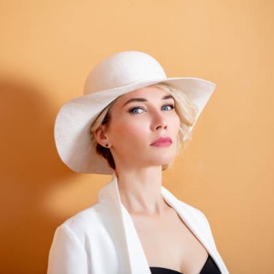 KristinEstrada3's profile picture. market strategist & sentiment reader.
Calm under pressure. Sharp under noise.
I don’t chase moves — I design them.