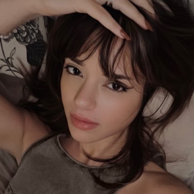 naystana's profile picture. parfois je dessine en live sur twitch quand j’y pense