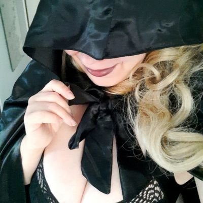 HeliK78's profile picture. Live chat moderator for @TwinParanormal, @OfficialJaskoYT, @ItsTomographic, @cjfaison etc. 📸 👻🎻🎶🖋