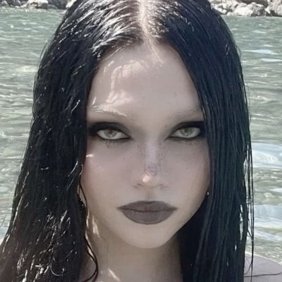 ajarn_1412's profile picture. who the fuck am i ???