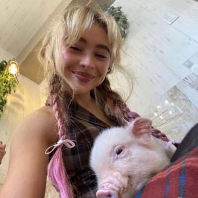 lunalieen's profile picture. 