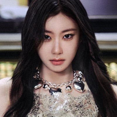 chaerloop's profile picture. for itzy’s #채령