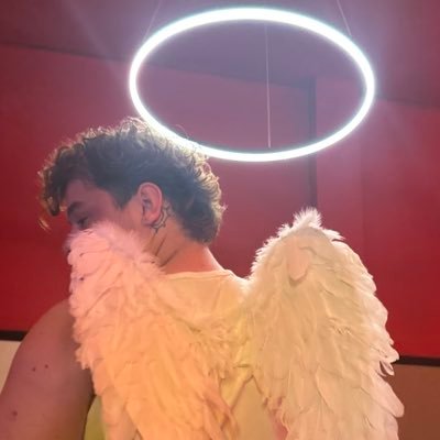 MarcoL1209's profile picture. 40-20-44, that’s what makes me… popu-  lor   #1 15 minutes stan