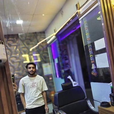 y48169799's profile picture. जीवन में एक बड़ा लक्ष्य सच्चाई और ईमानदारी, सम्मान, मधुर वाणी, मददगार, धैर्य 🌸