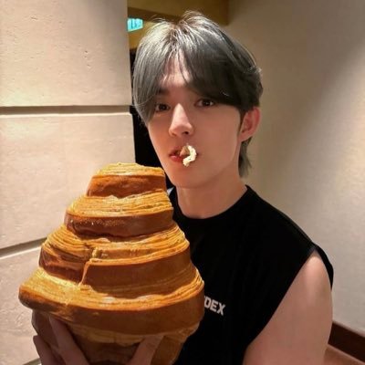 madsiroses's profile picture. and if i was a fool for you, i’d wait five hundred million hours. ♡ 🏎️🏁 #최승철 @chatchbowl