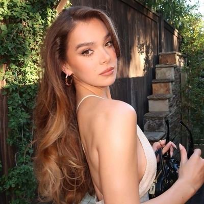 leightonishere's profile picture. şimdi çıksam karşına desem yeniden merhaba