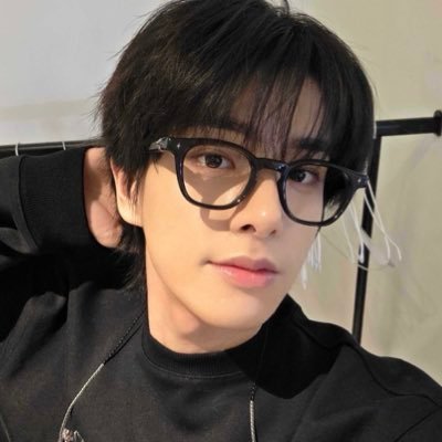 awrivai's profile picture. i likeeeee Jakeeeeee 😩