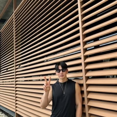 lee_young8783's profile picture.