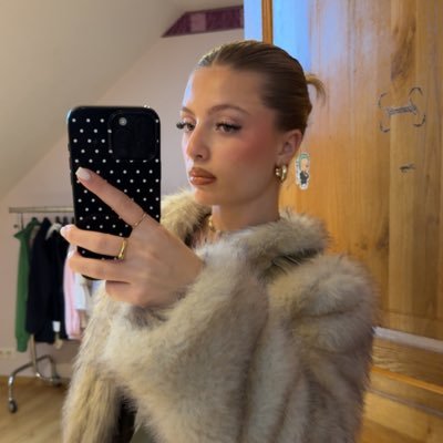 asmaaanne's profile picture. je crois trop en الله pour douter