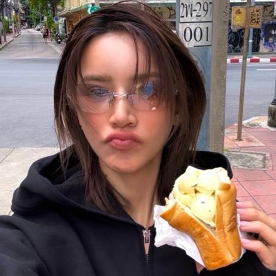 morixxrak's profile picture. lésbica manicada, fã de gl dia de domingo e inimiga n°1 dos estilistas tailandeses