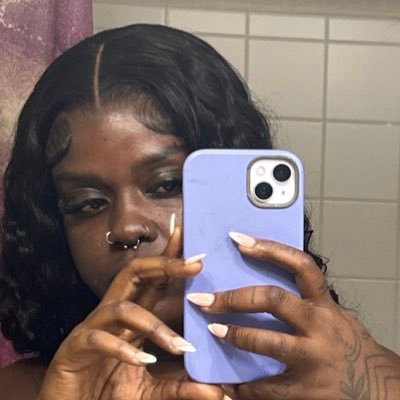 rayy2gayy's profile picture. I don’t like anyone but me ☺️😊