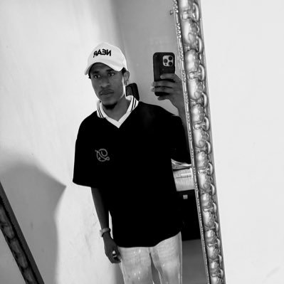 Martinberrii's profile picture. 𝐓𝐞𝐥𝐥 '𝐞𝐦 𝐈'𝐦  𝐚𝐰𝐚𝐲, 𝐛𝐮𝐭 𝐈 𝐚𝐢𝐧'𝐭 𝐠𝐨𝐧𝐞".