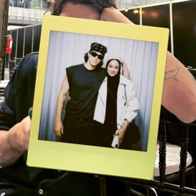 movembergurl's profile picture. peace, pink, and a bit of drama. 🎟️