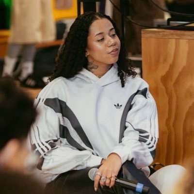 rimaefutebol's profile picture. cês é os meninos dos torro, nós as meninas de ouro, você ganhou quarenta mil do seu empresário? mama mimi-minha xota ô hipócrita do caralho